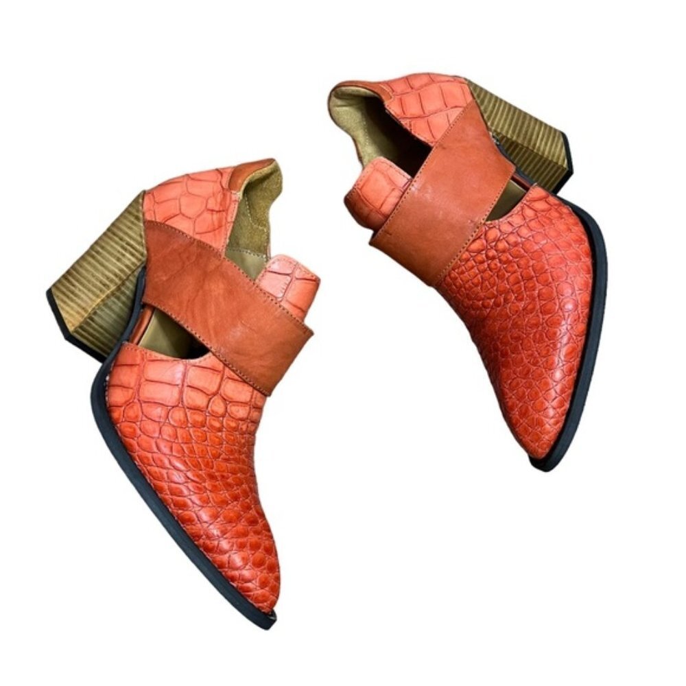 New John Fluevog Room 502 Orange Croc Skin Ankle Booties Women Size 10